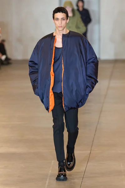 Look 19